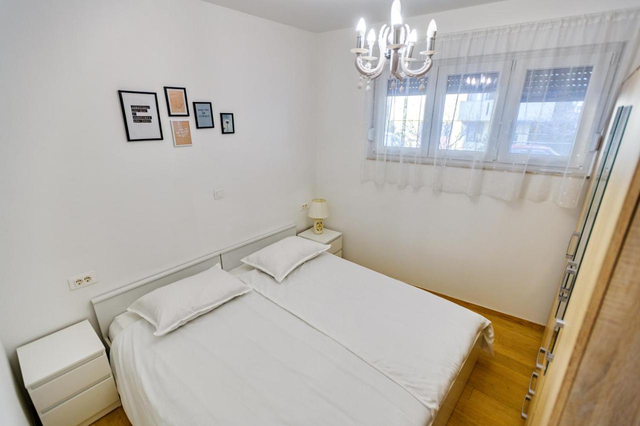 Holiday Apartment Zadar - With Summer Balcony And Parking Exterior photo